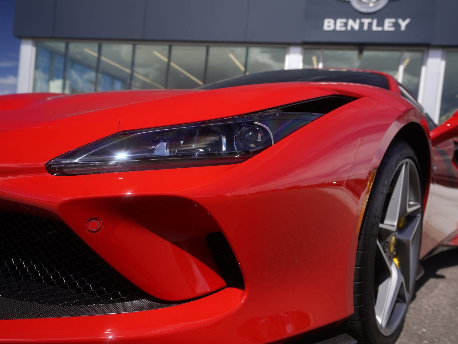 Used 2023 Ferrari F8 Tributo RWD image 15