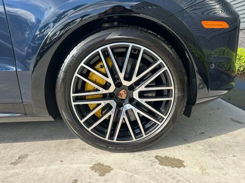 Certified 2025 Porsche Cayenne GTS image 15