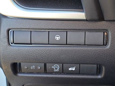 Certified 2026 Nissan Rogue SV FWD image 28
