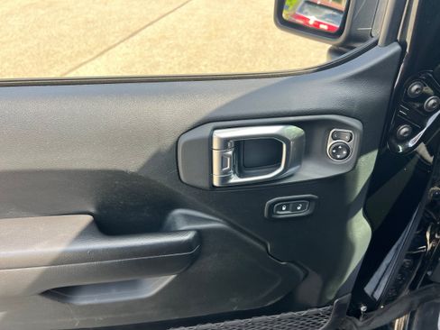 Used 2021 Jeep Gladiator Sport AWD/4WD image 11