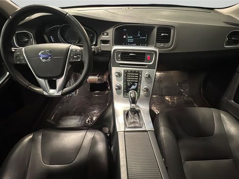 Used 2017 Volvo V60 T5 Premier w/ Convenience Package FWD image 22