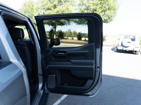 Used 2023 GMC Sierra 1500 AT4X image 30