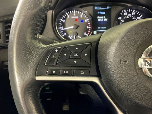 Used 2017 Nissan Rogue SV AWD/4WD image 12