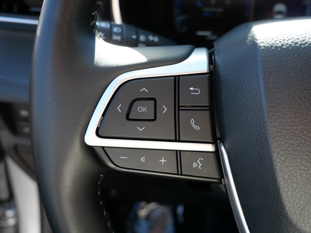 Used 2023 Toyota Highlander Platinum AWD/4WD image 30