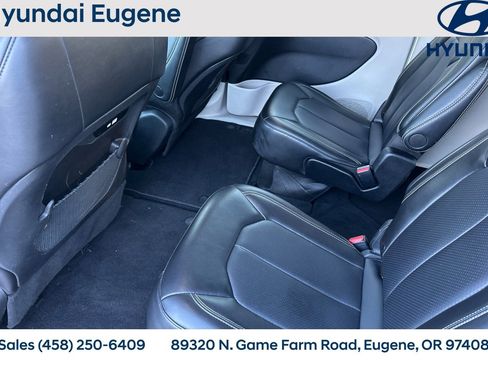 Used 2024 Chrysler Pacifica Touring-L image 14