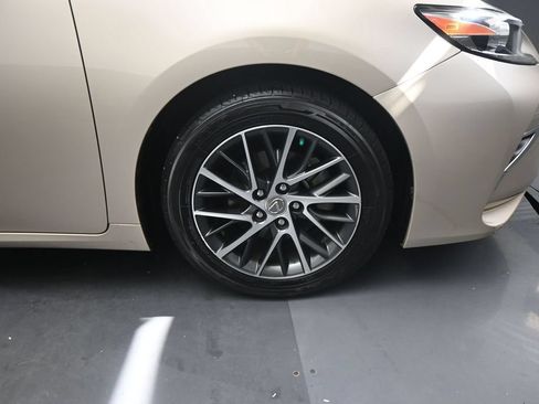 Used 2018 Lexus ES 350 w/ Luxury Package w/Wood Trim FWD image 23