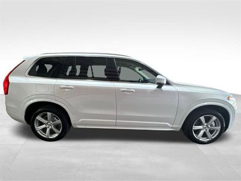 Used 2022 Volvo XC90 T5 Momentum AWD/4WD image 4