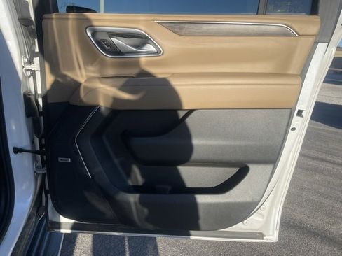 Used 2024 Chevrolet Suburban Premier image 15
