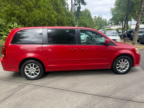 Used 2013 Dodge Grand Caravan R/T w/ Safety Sphere Group FWD image 2