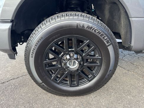 Used 2022 Ford F350 Platinum w/ FX4 Off-Road Package image 17