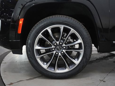 Used 2024 Jeep Wagoneer Series III w/ Premium Group I image 34