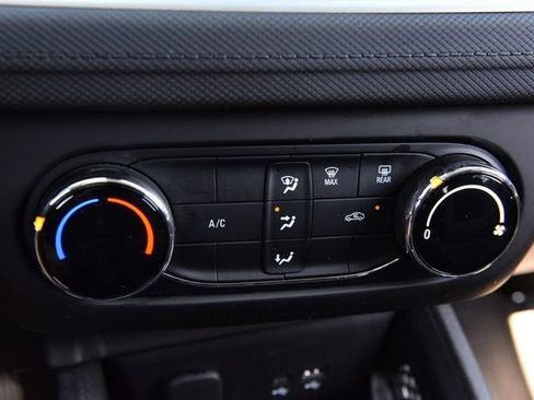 Used 2025 Chevrolet TrailBlazer LS w/ LS Convenience Package FWD image 14