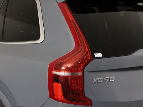 Certified 2023 Volvo XC90 T8 Ultimate image 18