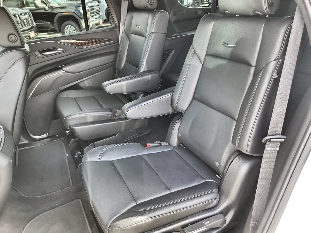 Used 2024 Cadillac Escalade Luxury RWD image 24