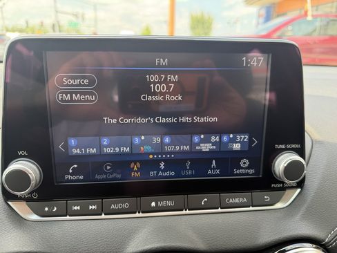 Used 2024 Nissan Sentra SV FWD image 17