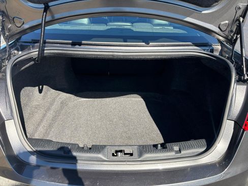 Used 2018 Ford Taurus Limited w/ Driver Assist Package image 11