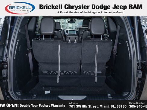 New 2026 Chrysler Pacifica Limited FWD image 9