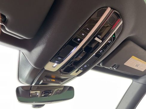 Used 2019 Porsche Cayenne Base image 25