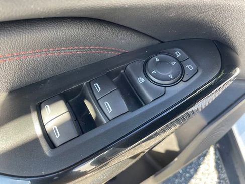 Used 2025 Chevrolet Trax RS FWD image 10