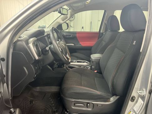 Used 2023 Toyota Tacoma SR5 w/ Technology Package AWD/4WD image 19