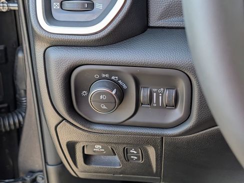 Used 2026 RAM 1500 Laramie AWD/4WD image 21