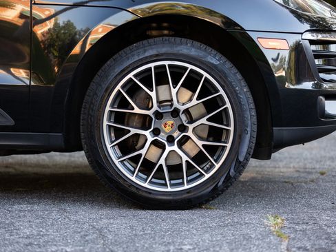 Used 2018 Porsche Macan Sport Edition image 13