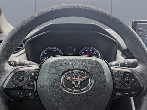 Used 2020 Toyota RAV4 XLE image 30
