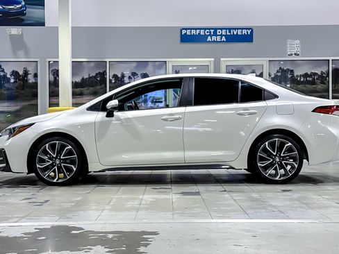 Used 2020 Toyota Corolla SE image 2