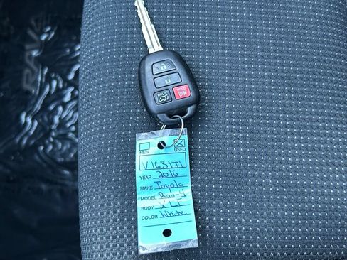 Used 2016 Toyota RAV4 XLE FWD image 38
