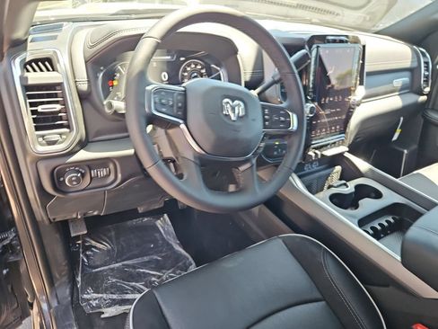 New 2026 RAM 2500 Laramie AWD/4WD image 13