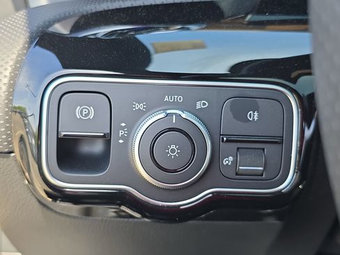 Used 2025 Mercedes-Benz CLA 250 image 24