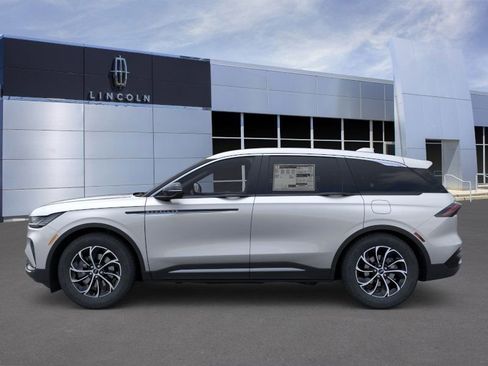 New 2026 Lincoln Nautilus Premier image 3