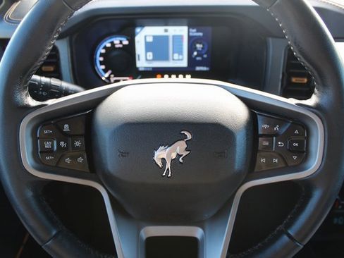 Used 2024 Ford Bronco Badlands image 10