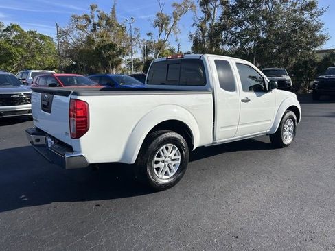 Used 2017 Nissan Frontier SV image 6