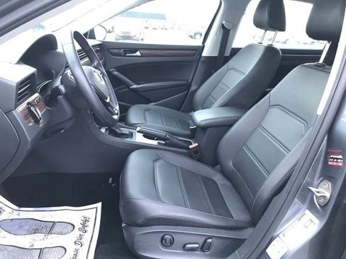 Used 2022 Volkswagen Passat 2.0T image 13