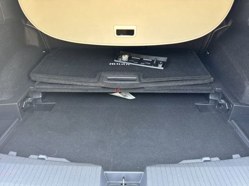Used 2023 Nissan Rogue SL image 18
