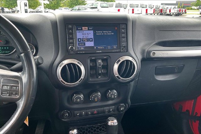 Used 2015 Jeep Wrangler Unlimited Sahara w/ Connectivity Group AWD/4WD image 14