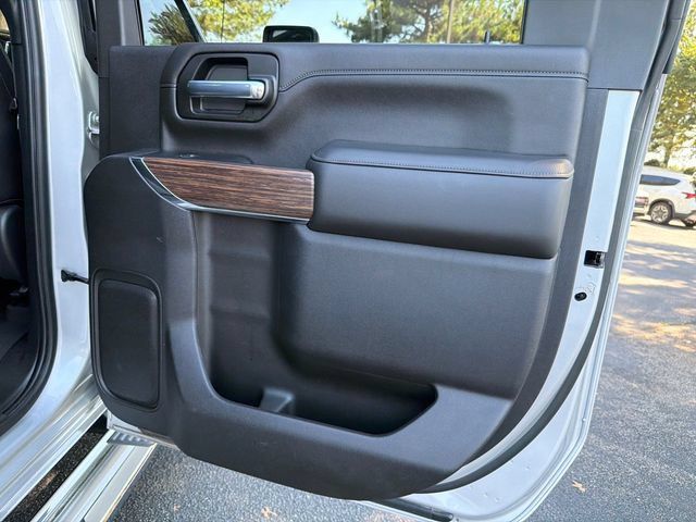 Used 2022 Chevrolet Silverado 2500 High Country AWD/4WD image 16