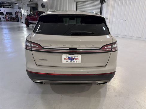 Used 2022 Lincoln Nautilus Reserve w/ Luxury Package FWD image 4