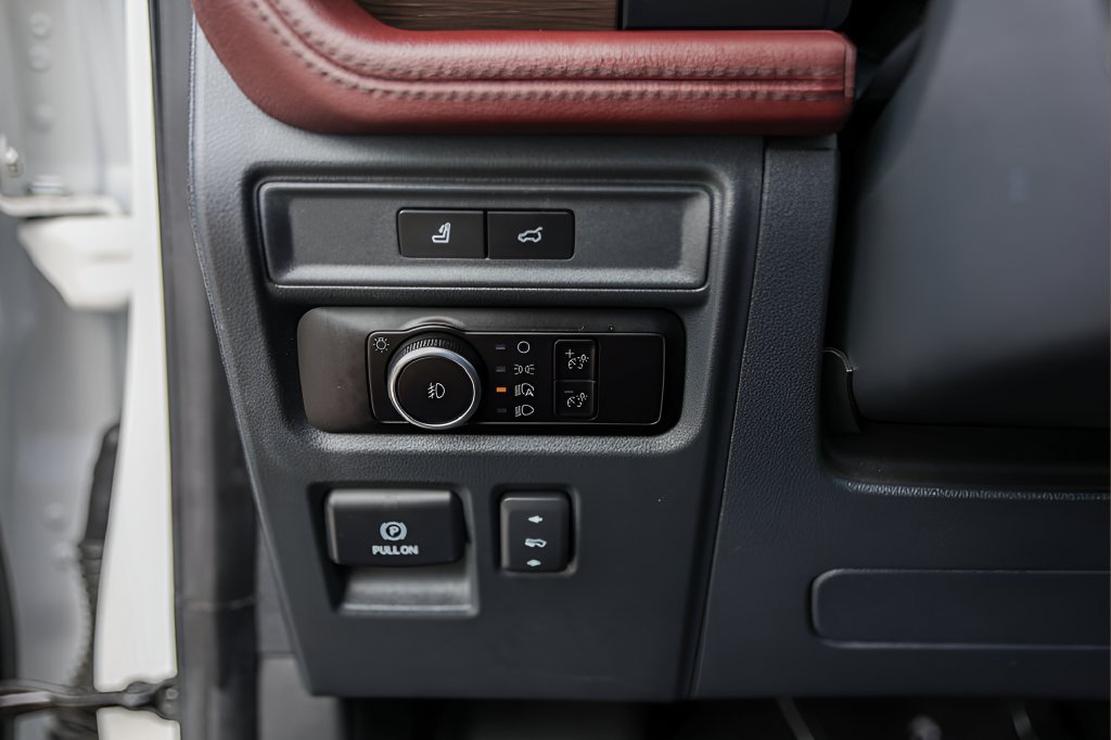 Used 2023 Ford Expedition Limited RWD image 15