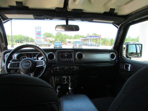 Used 2021 Jeep Wrangler Unlimited Sahara image 11