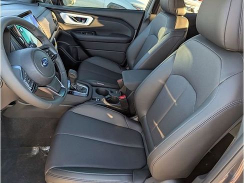 Used 2025 Subaru Forester Limited image 6