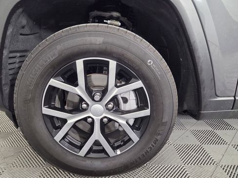 New 2025 Jeep Grand Cherokee Limited RWD image 8