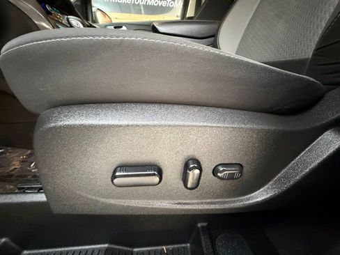 Used 2019 Ford Escape SE image 24