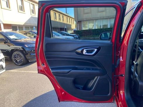 Certified 2022 Jeep Compass Limited image 27