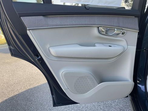 New 2026 Volvo XC90 B6 Ultra image 2
