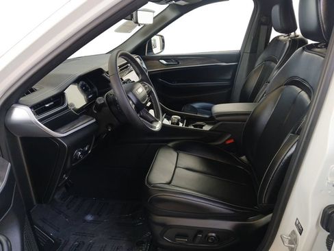 Used 2025 Jeep Grand Cherokee Limited w/ Luxury Tech Group II RWD image 19