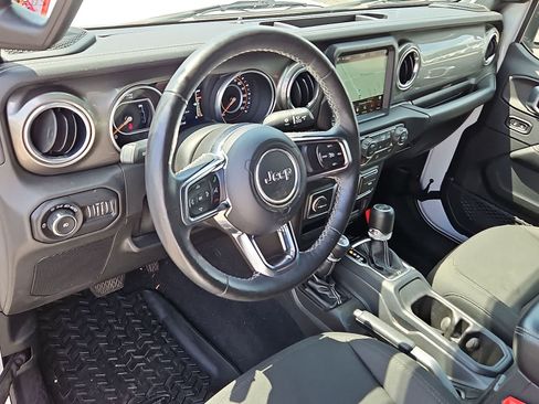 Used 2018 Jeep Wrangler Unlimited Sahara AWD/4WD image 16