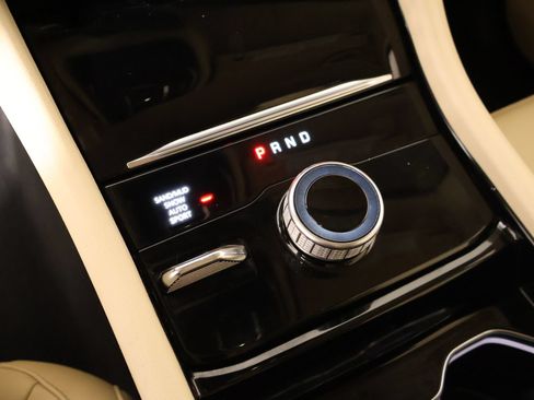 Used 2022 Jeep Grand Cherokee L Limited AWD/4WD image 9