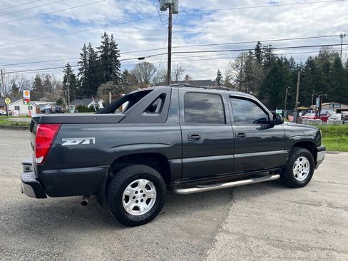 Used 2005 Chevrolet Avalanche Z71 w/ Sun And Sound Package AWD/4WD image 15